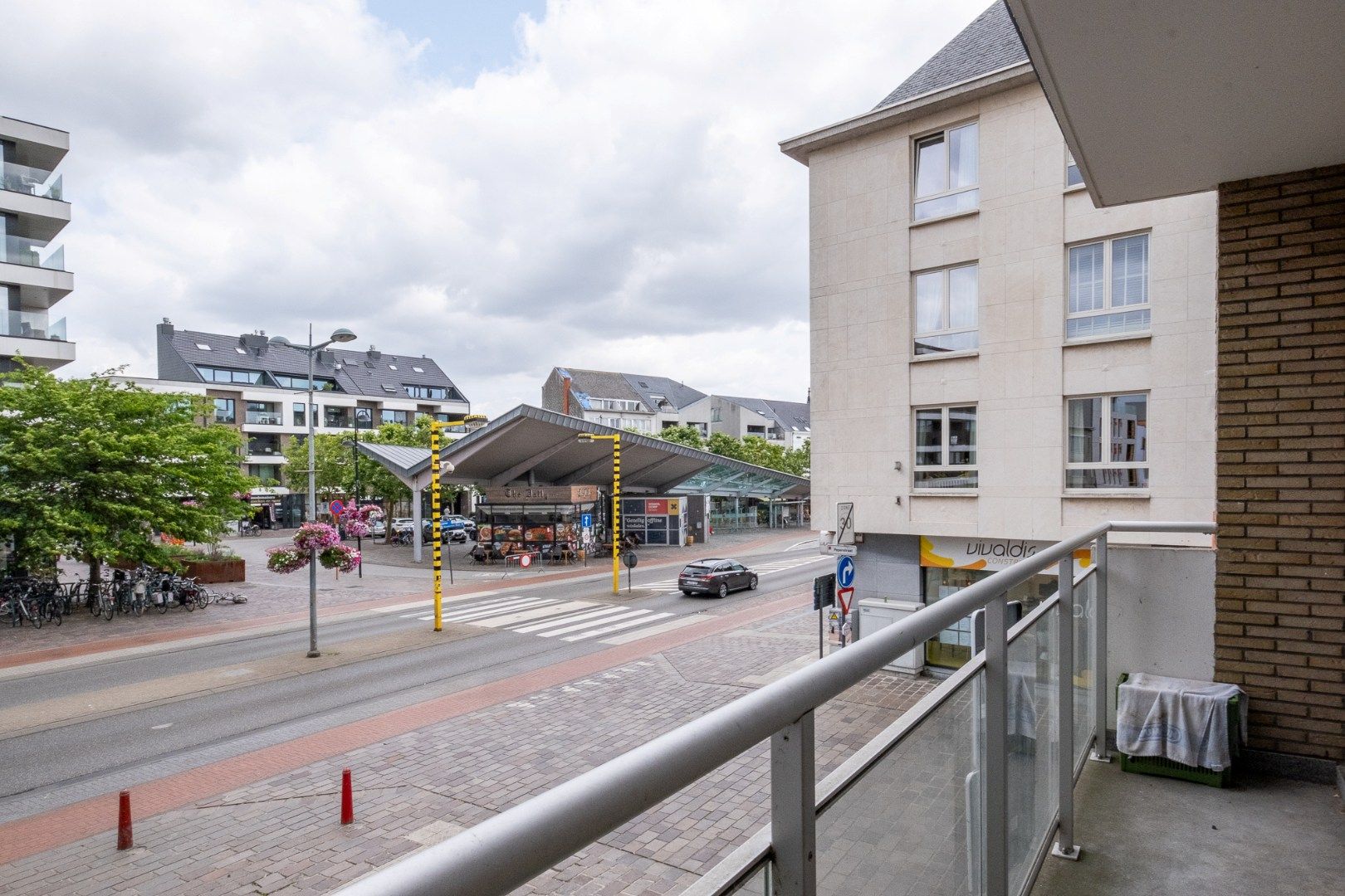 Ruim 3-slaapkamer appartement (95 m²) op de 1ste verdieping met lift aan centrum Beveren!  foto 7