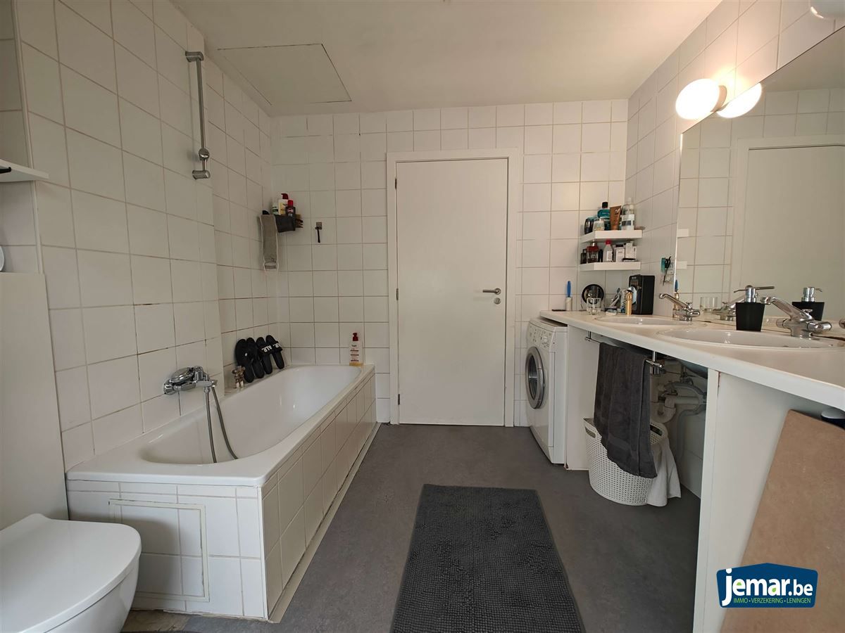 AANDELENOVERDRACHT: Handelspand met appartement foto 25