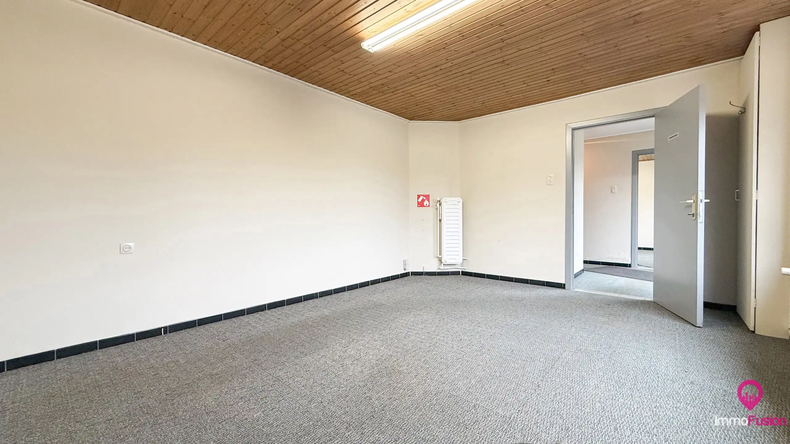 Magazijn met 4 aparte ruimtes en uitstekende bereikbaarheid! foto 27