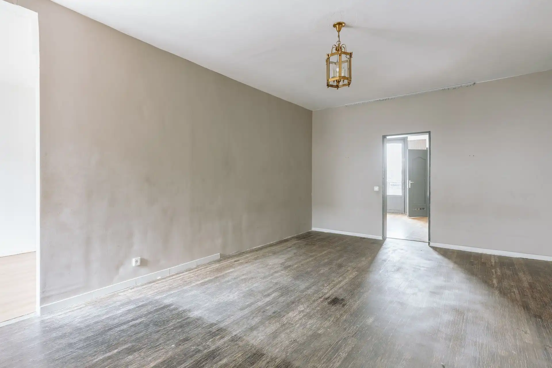 Ruim handelspand met magazijn in centrum Borsbeek. foto 14