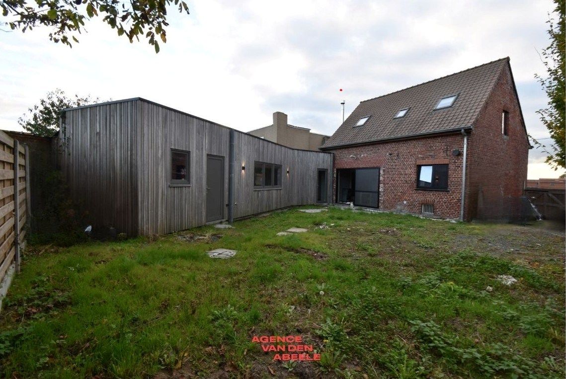 Charmante half-open bebouwing met 4 slaapkamers en tuin foto 2