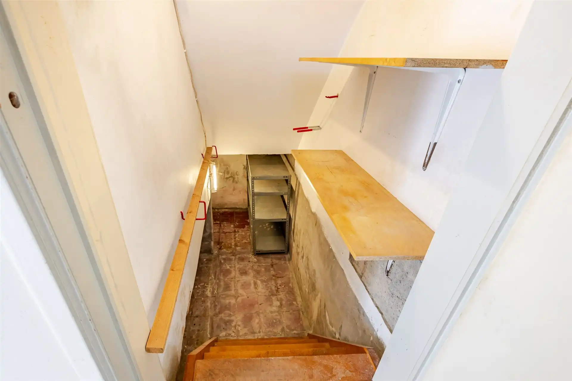 Te renoveren woning met 4 slpk en tuin foto 19