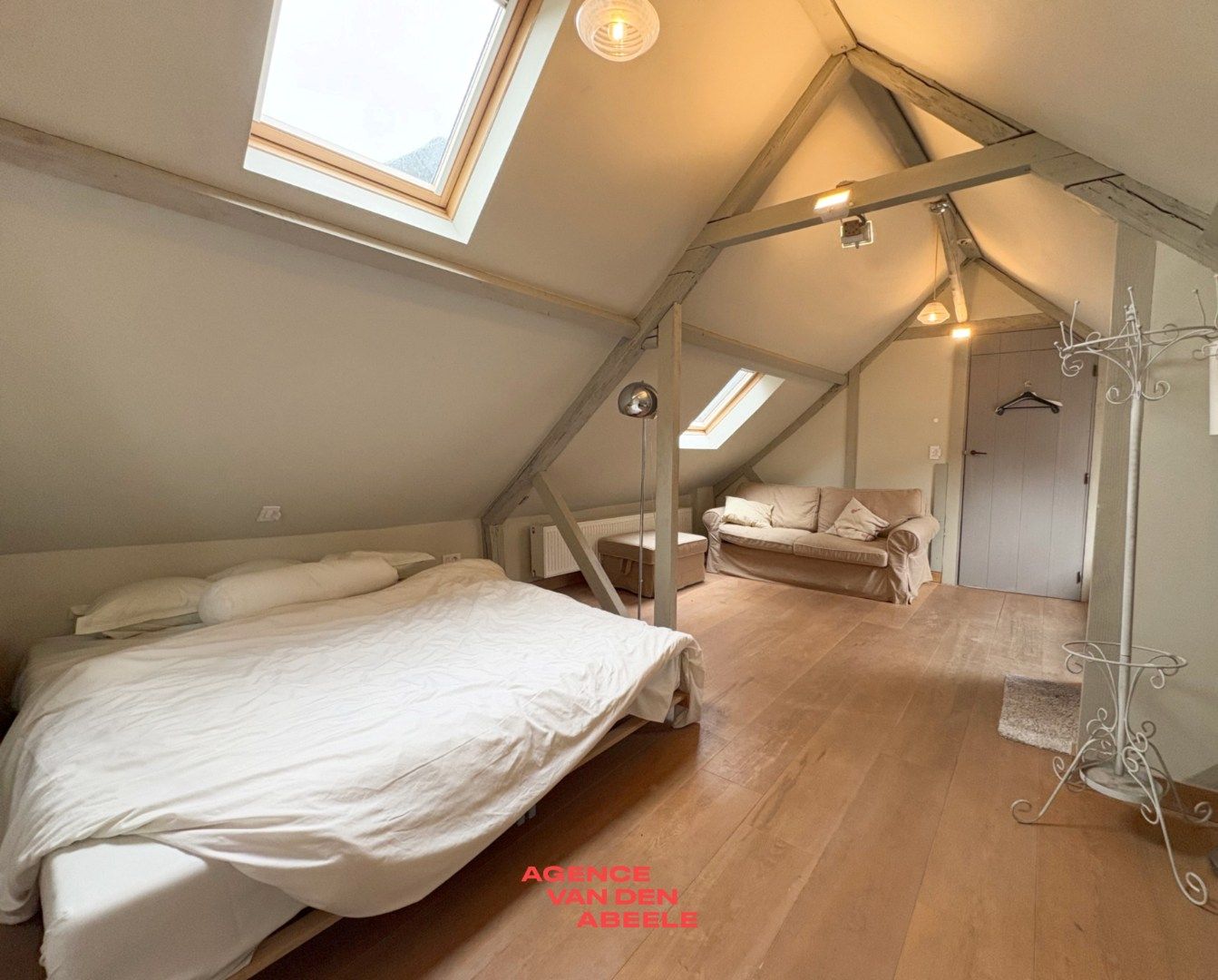 High class woning met stadskoer foto 22