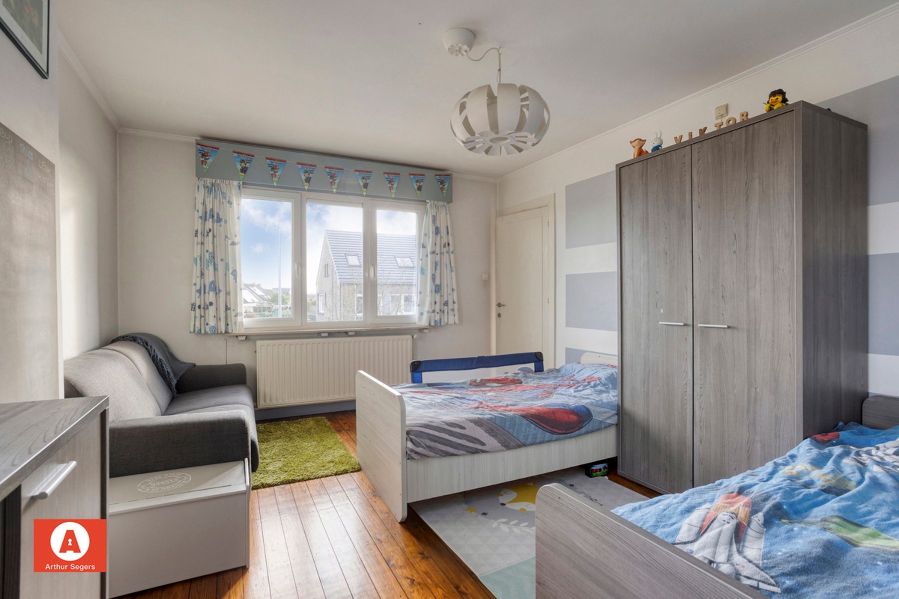 Karaktervolle open bebouwing met 5 slaapkamers en bureau foto 15