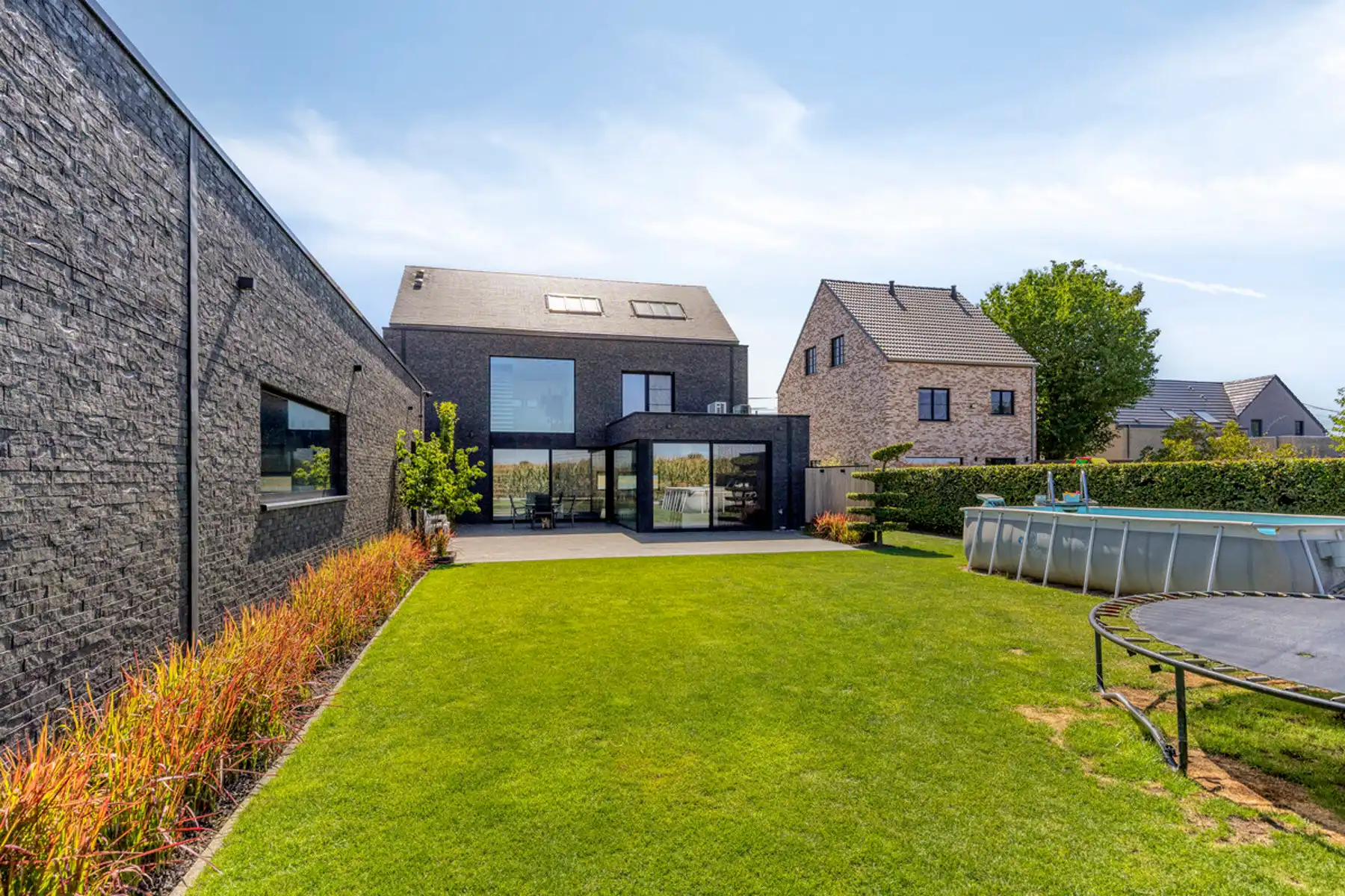 Ruime open bebouwing met loods en dubbele garage. foto 34