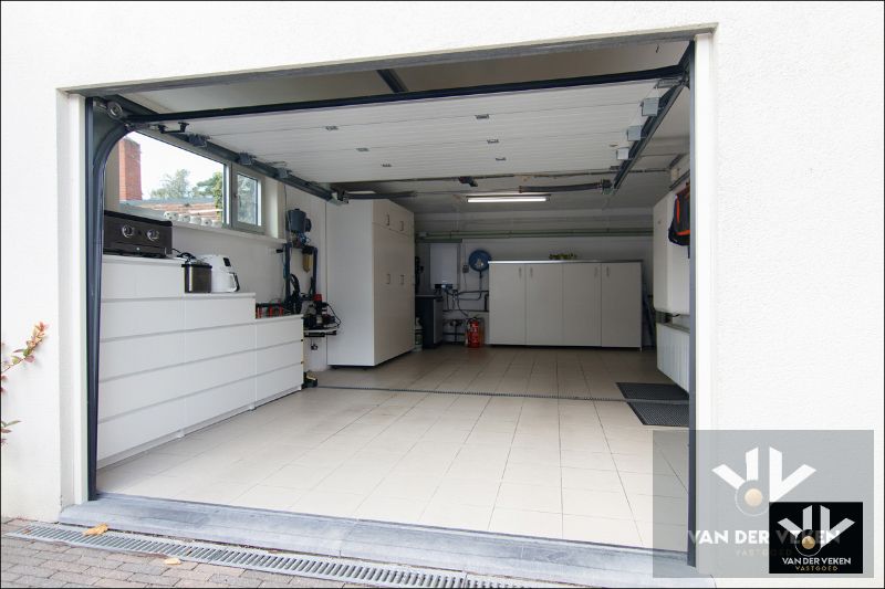 Luxueus afgewerkte en energiezuinige ruime woning met vier slaapkamers en guesthouse met tal van mogelijkheden op centrale (maar toch bosrijke!) locatie te As foto 26