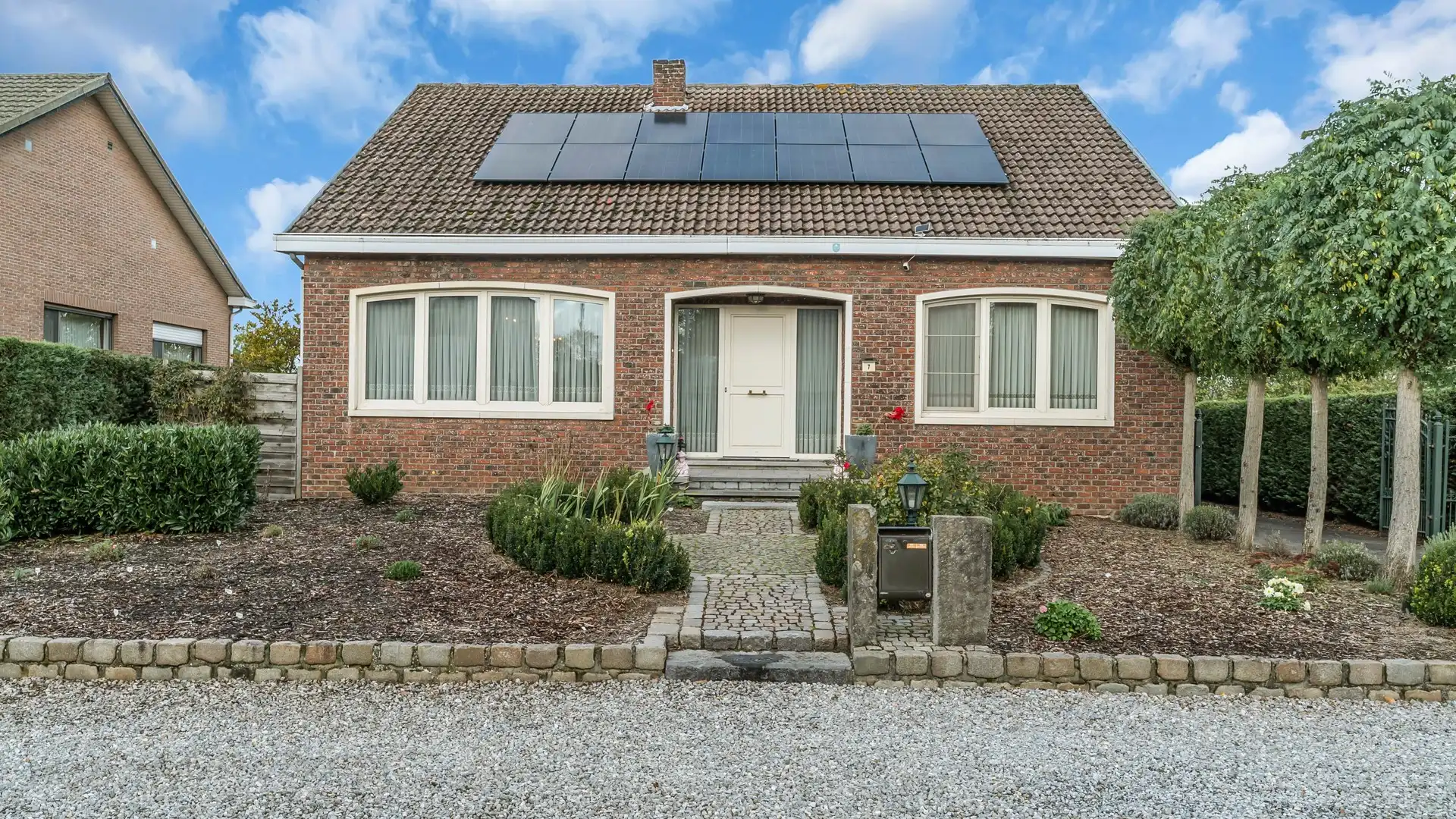 Ruime open bebouwing met 4 slaapkamers, zonnepanelen, thuisbatterij en EPC-label B in Paal! foto 3
