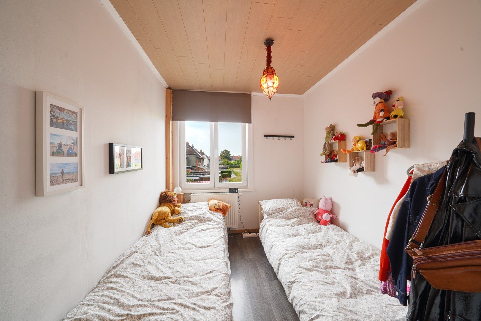Instapklare woning met uitweg achteraan in Oostende foto 12