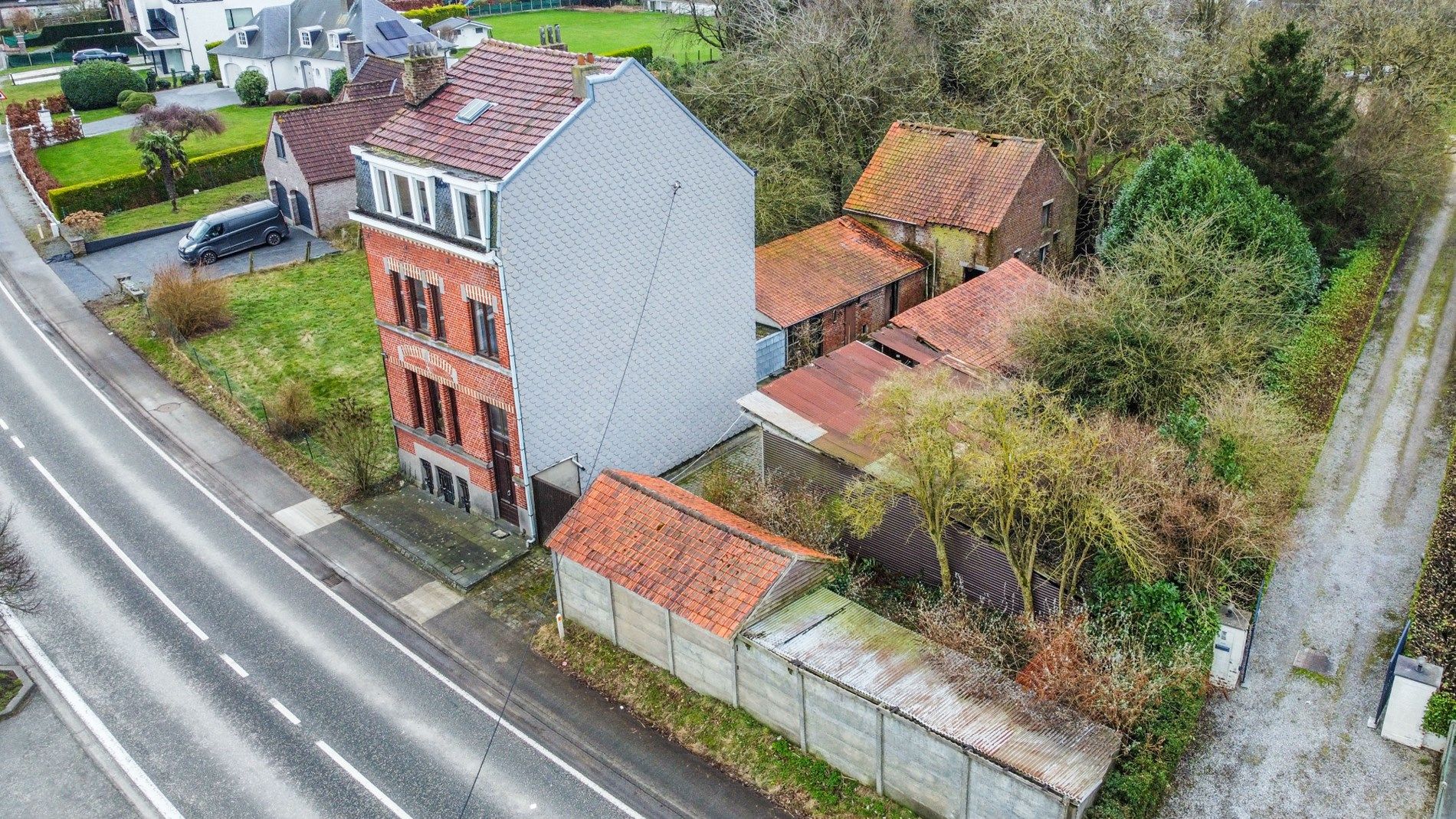 Een te moderniseren herenwoning met 4 ruime slaapkamers + ateliers foto 2