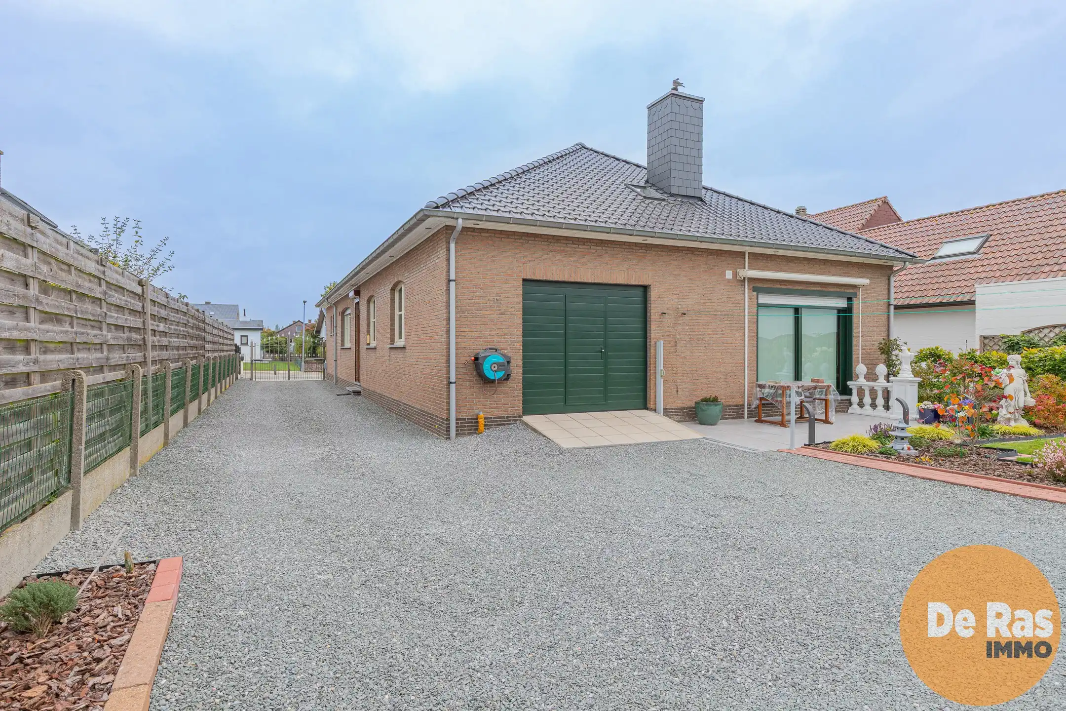 HILLEGEM - Mooie bungalow in rustige woonwijk op toplocatie foto 14