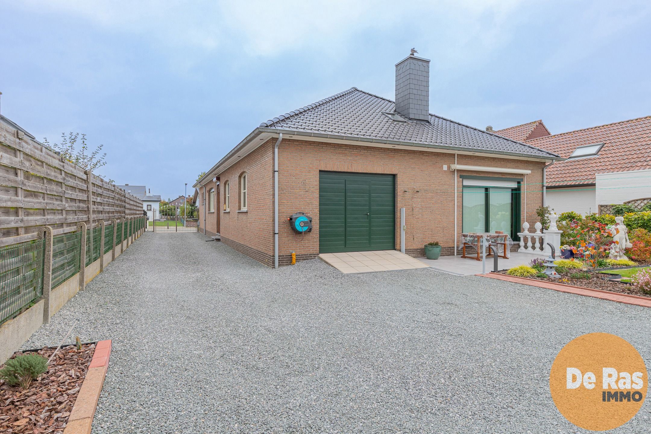 HILLEGEM - Mooie bungalow in rustige woonwijk op toplocatie foto 14