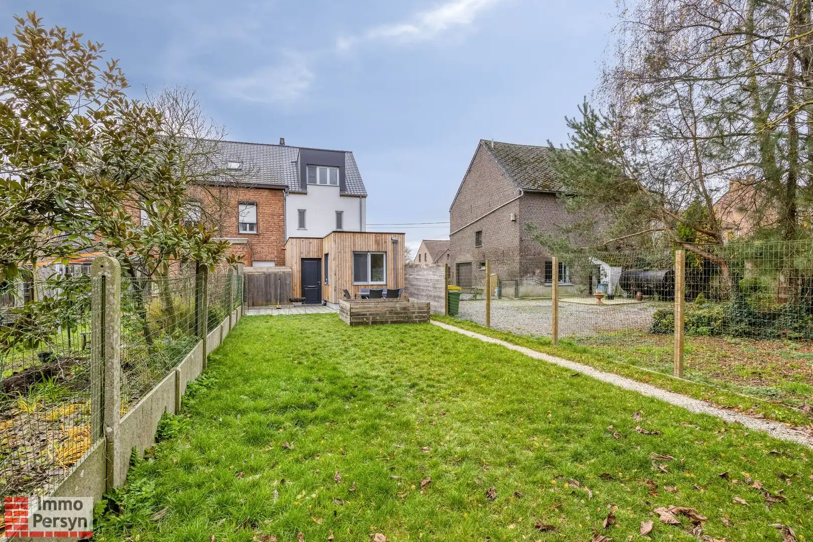 Moderne gezinswoning met 3 slaapkamers en gezellige tuin foto 23