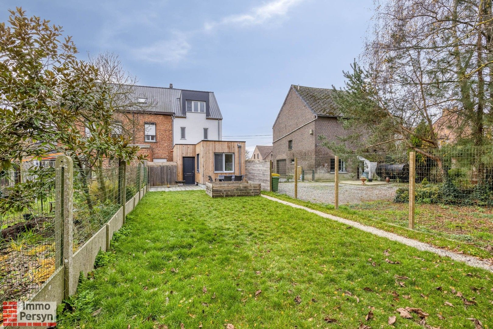 Moderne gezinswoning met 3 slaapkamers en gezellige tuin foto 23