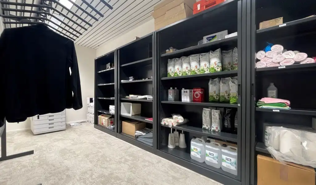 Instapklaar gelijkvloers kantoor te huur in Mechelen-Noord foto 13