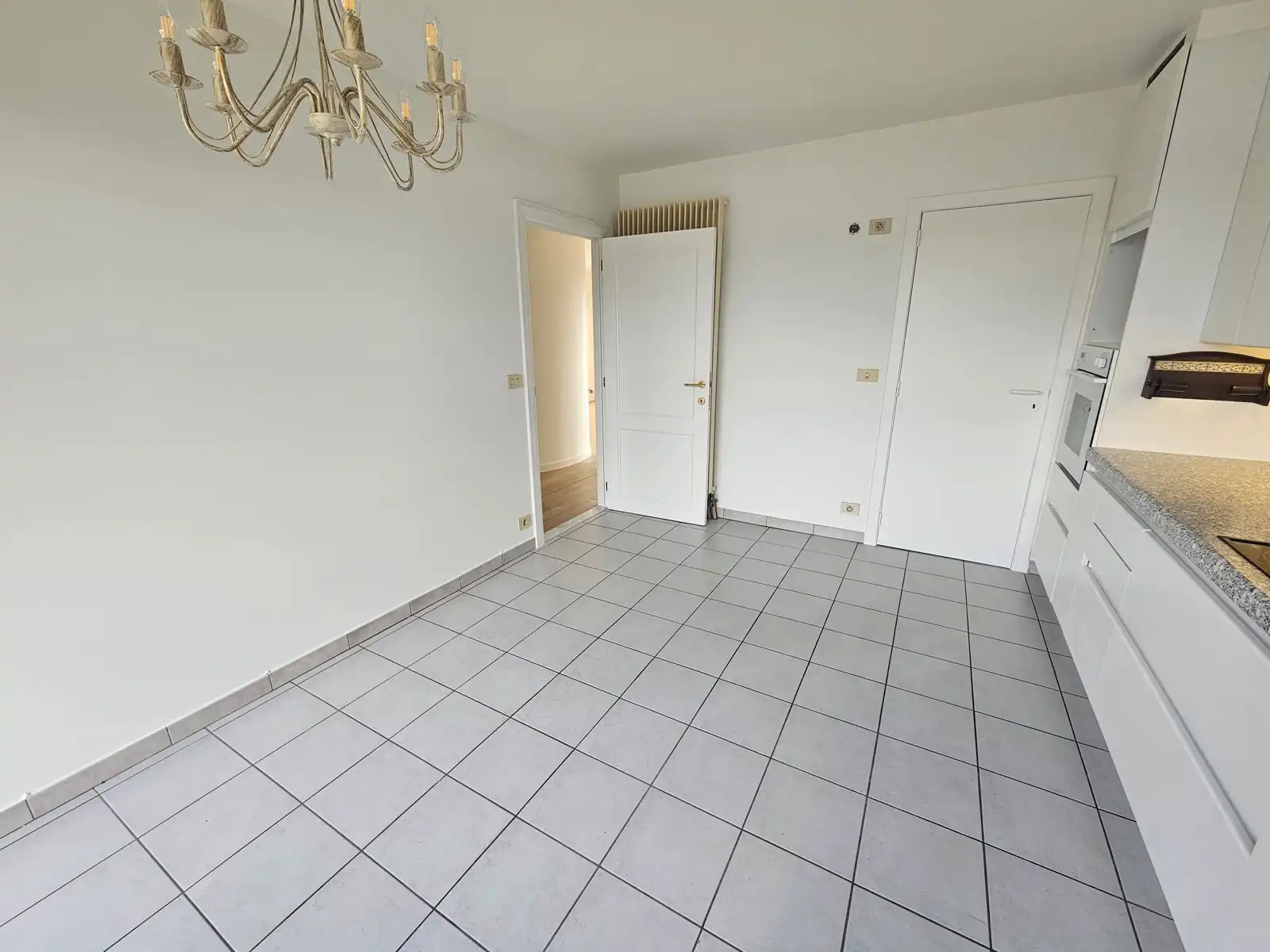 Lichtrijk duplex appartement met 2 slaapkamers en dubbele garage! foto 17