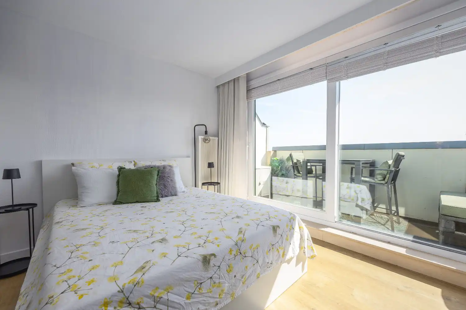 Gerenoveerde studio met terras en open zicht nabij zee foto 8