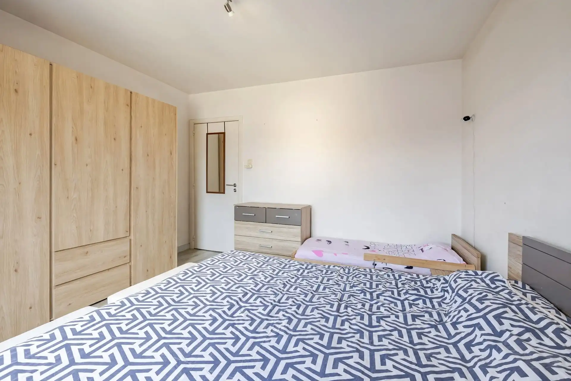 Gunstig gelegen appartement met 2 slaapkamers foto 9