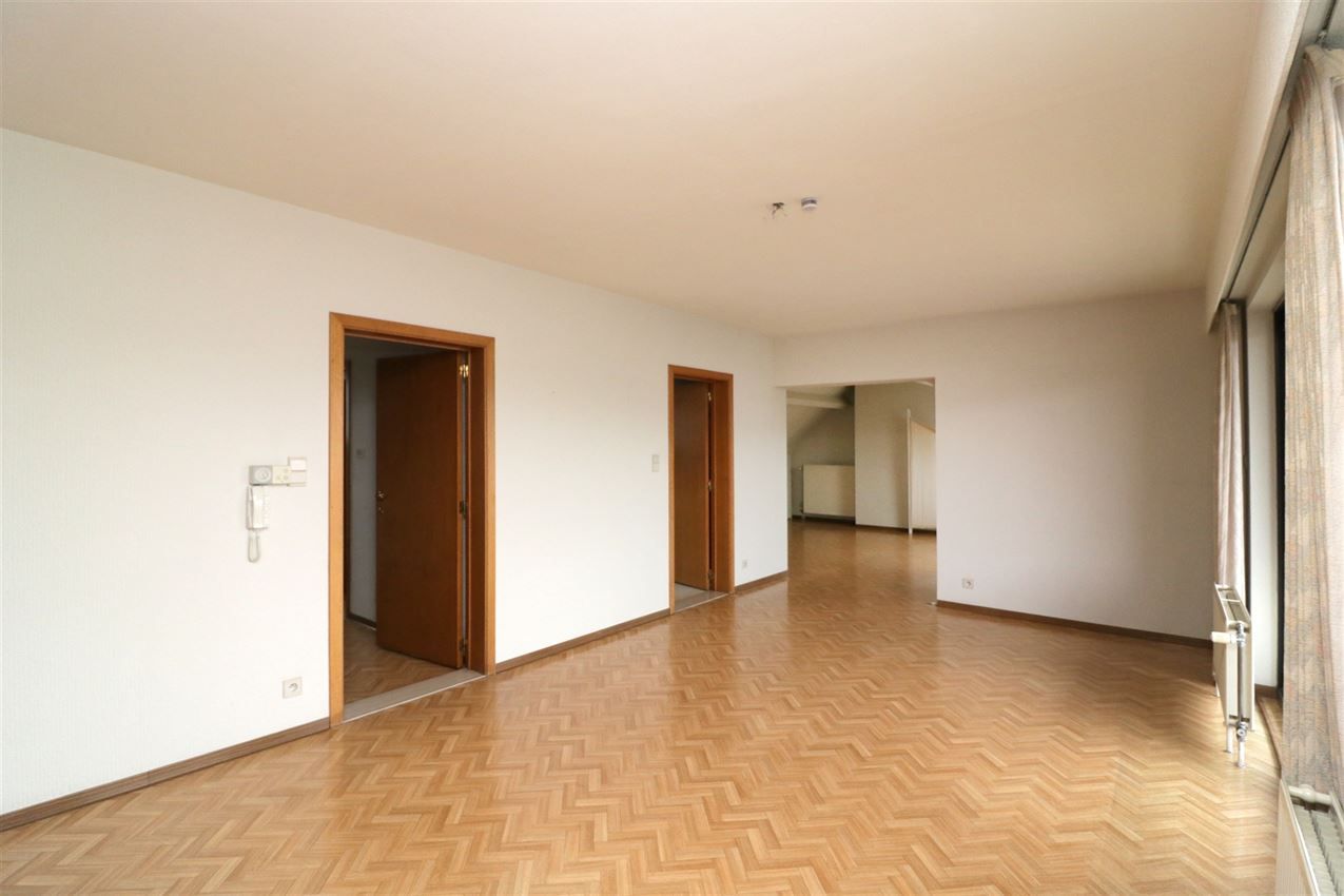 Centraal gelegen appartement met 3 slpk., garage en terras foto 32