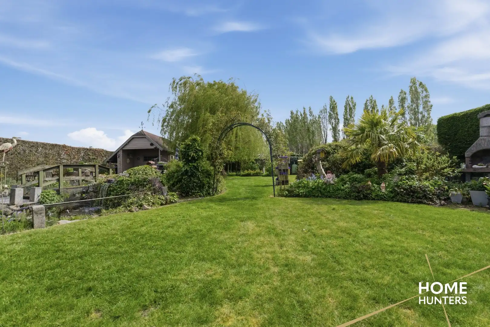 Instapklare villa met 5 slaapkamers, een ruime garage en een prachtige tuin te Dikkebus foto 25