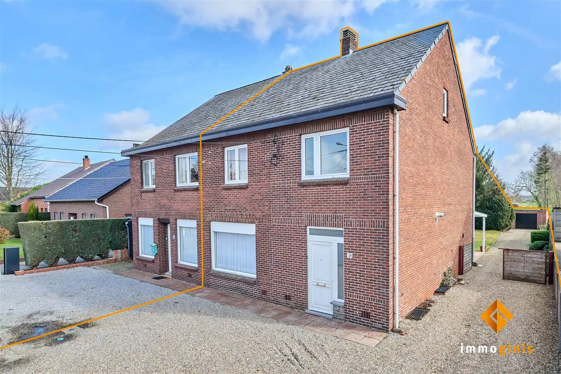 Hoofdfoto van de publicatie: Verrassend ruime, te renoveren woning met 3 slaapkamers en uitbreidingsmogelijkheden op zolder!