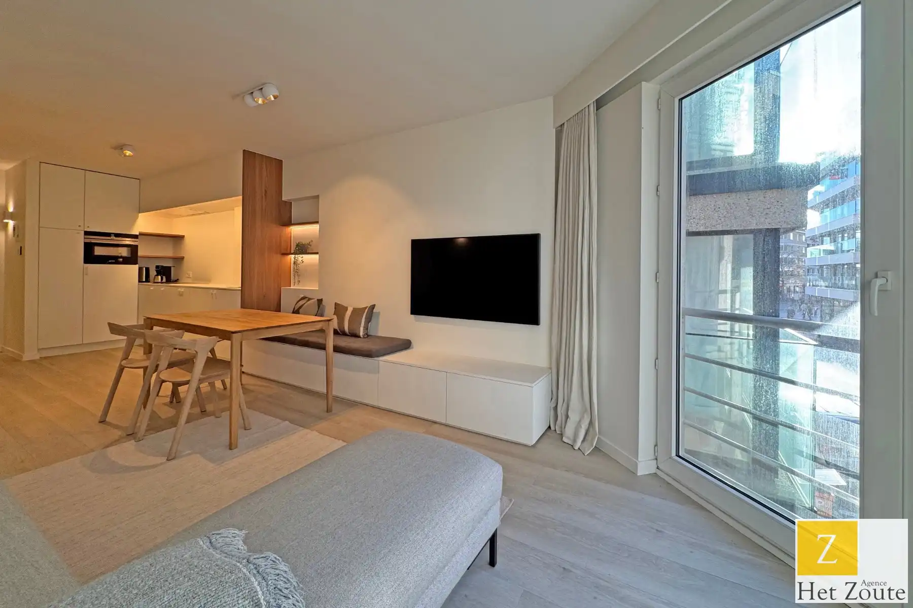 Charmant gerenoveerd appartement met zijdelings zeezicht foto 4