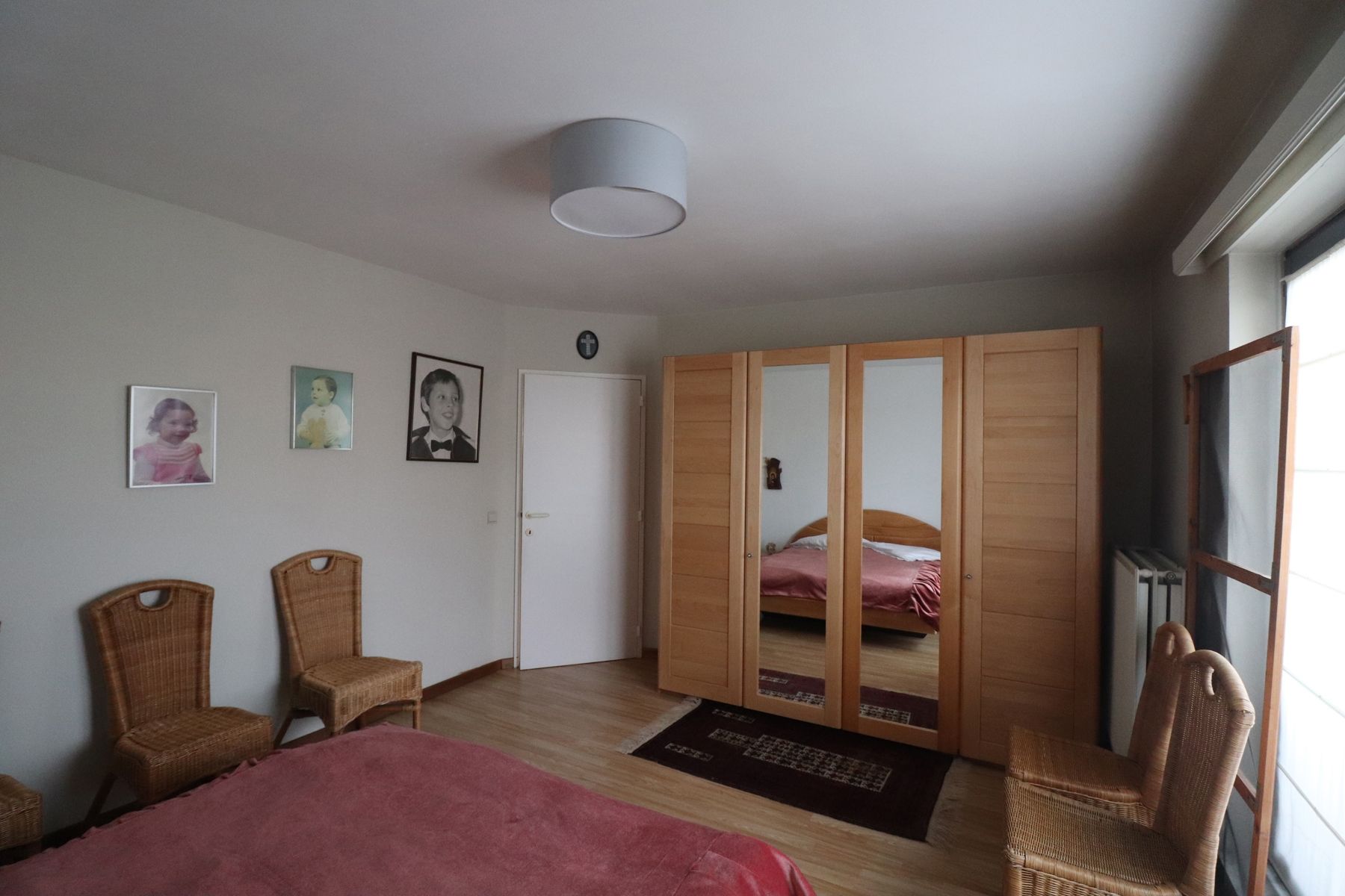 Een recent appartement op de eerste verdieping met ruim terras en garageplaats. foto 10