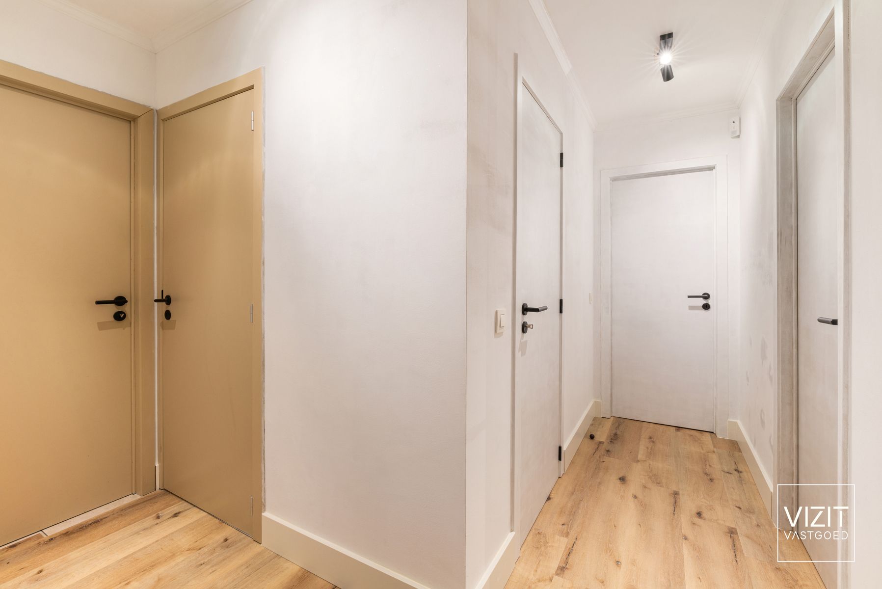 Gelijkvloersappartement met tuin in uniek art-decopand foto 6