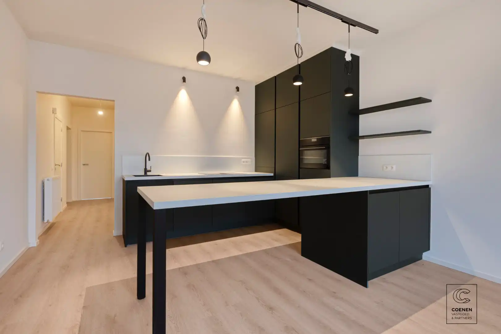 Prachtig gerenoveerd appartement van 87 m² op centrale ligging te Wilrijk! foto 4