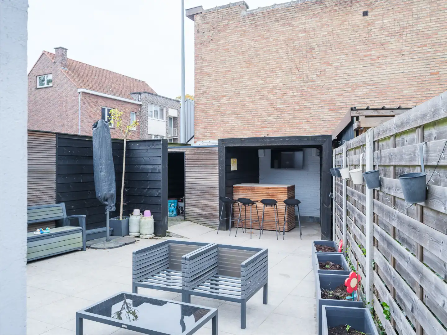 Handelshuis met lichtrijke kantoorruimte en ruime woonst foto 13