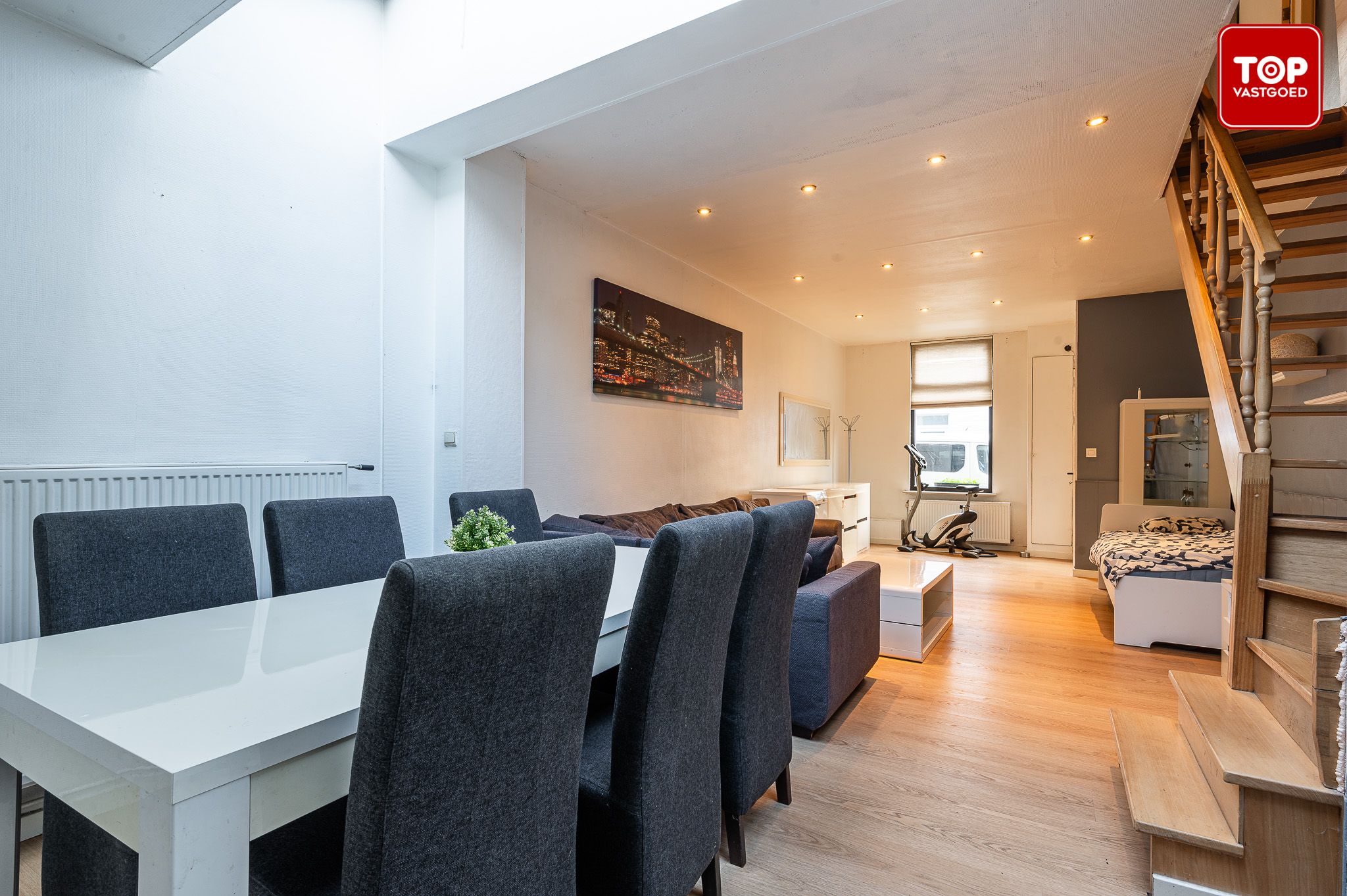 Woning te koop met 3 slaapkamers in Gentbrugge foto {{pictureIndex}}