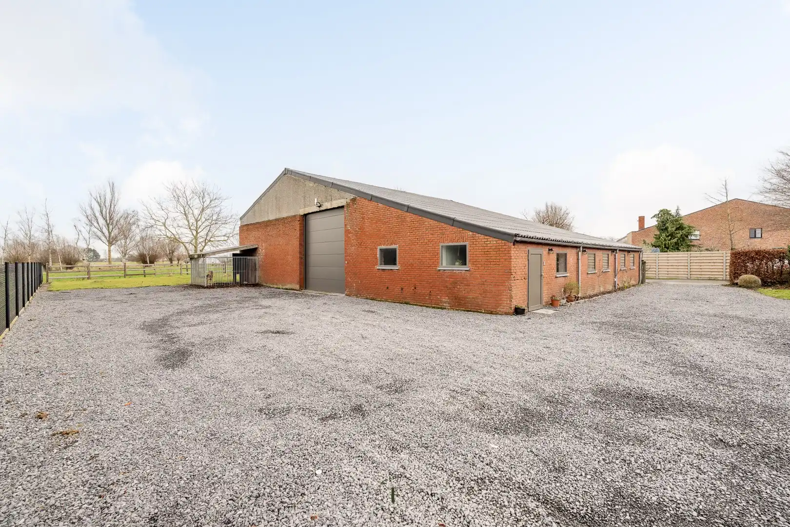 Strategisch gelegen woning met vernieuwde loods op toplocatie in Hooglede foto 18