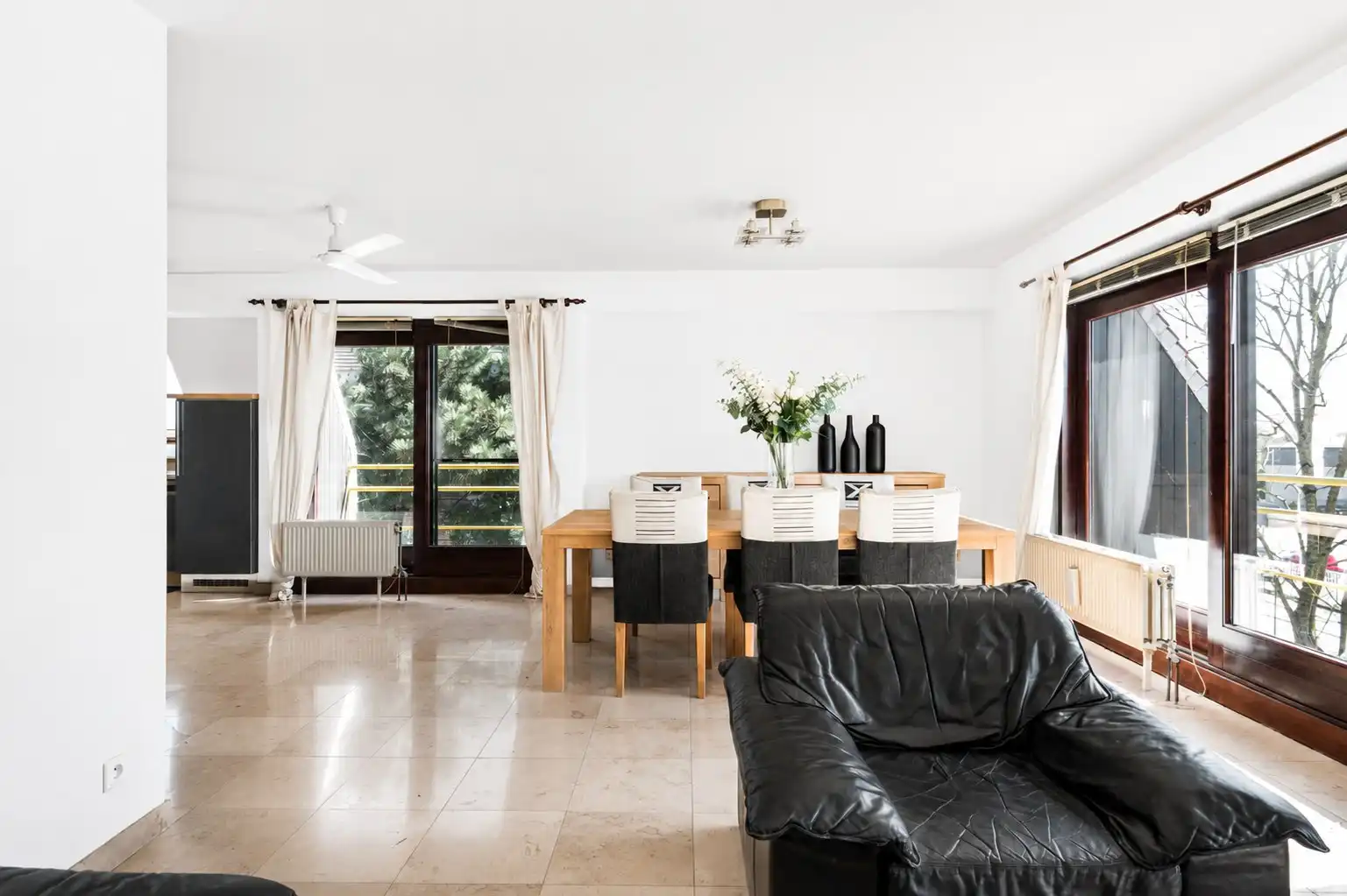 Ruim en lichtrijk appartement met 3 slaapkamers! foto 3
