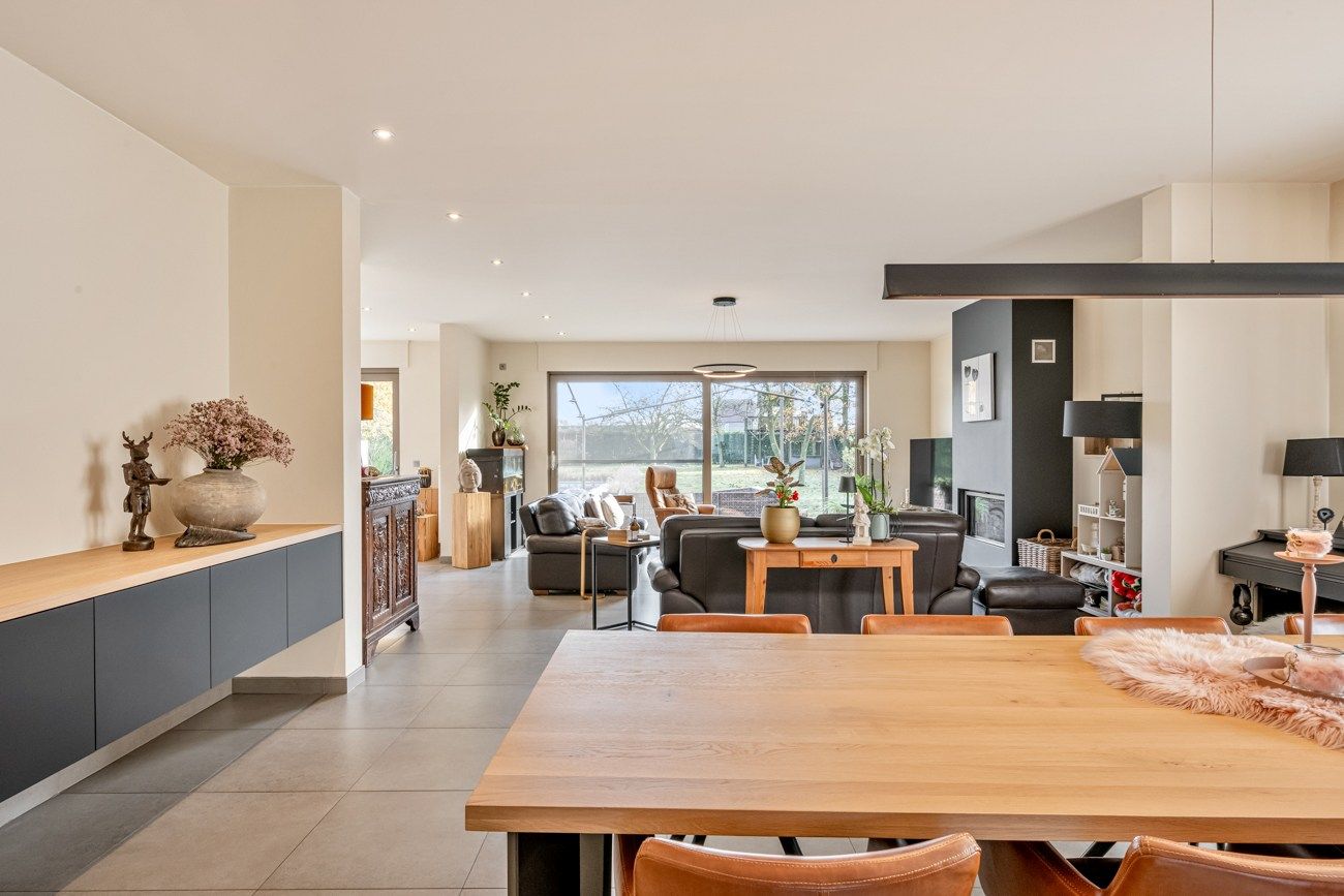 Instapklare open bebouwing met 4 slaapkamers en 2 badkamers foto 3