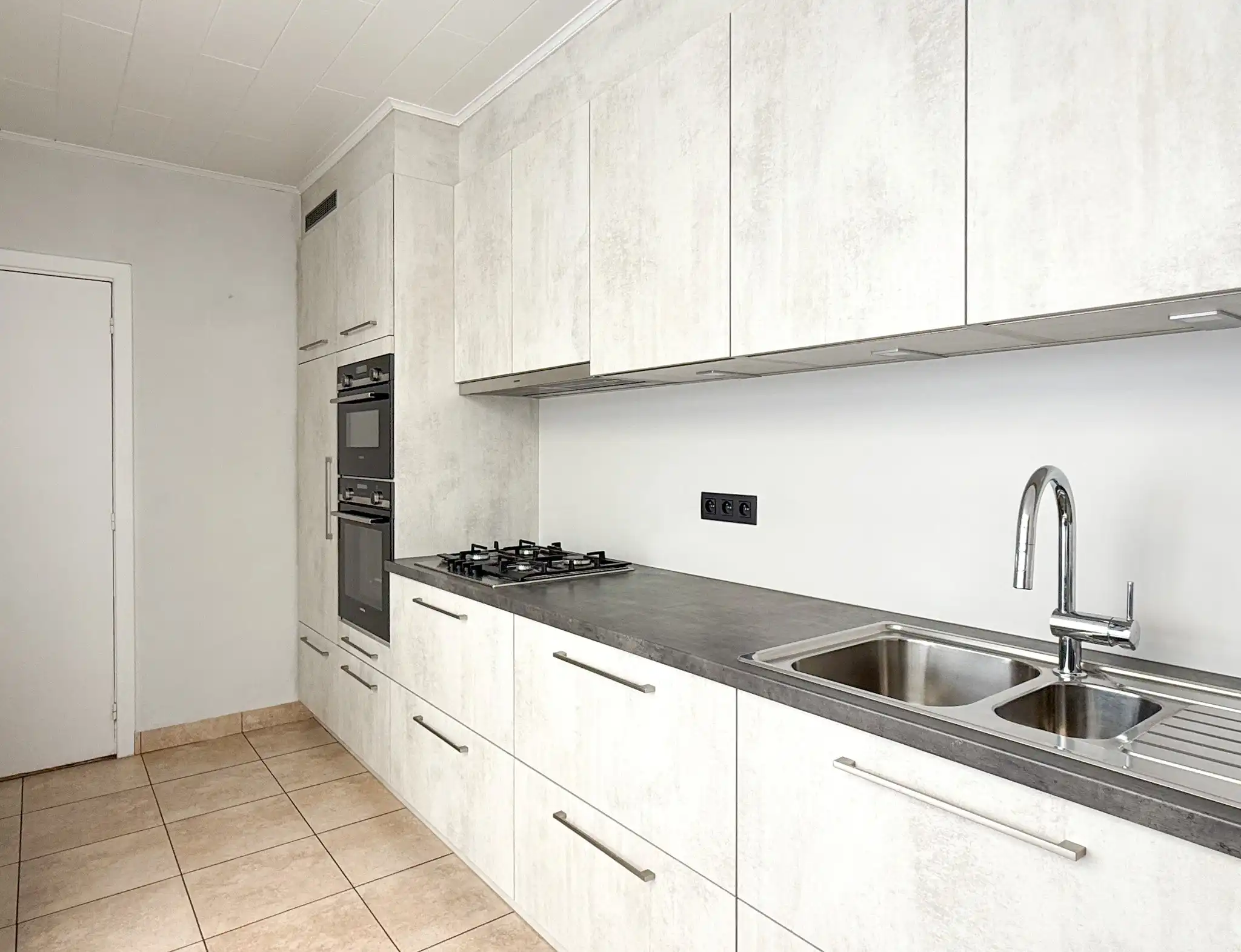Woning met twee slaapkamers en koertje in Kieldrecht foto 6