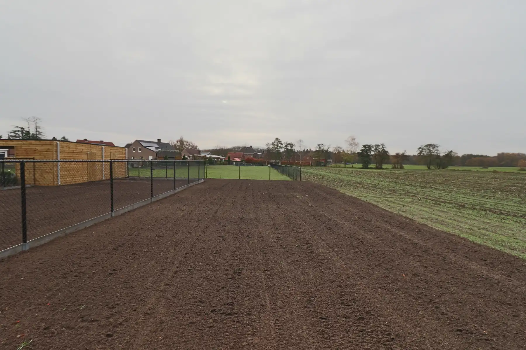 Halfopen woning met 3 slaapkamers en fietsenberging/carport op perceel van ca 540m² foto 21