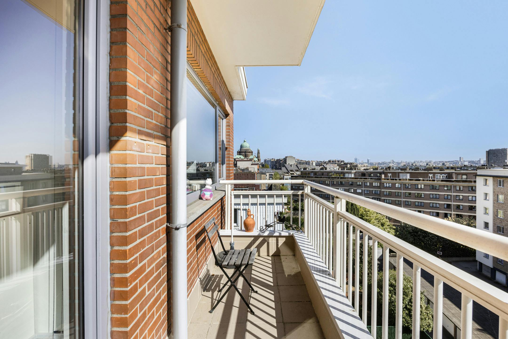 Instapklaar 2 slaapkamer appartement te koop! foto 14