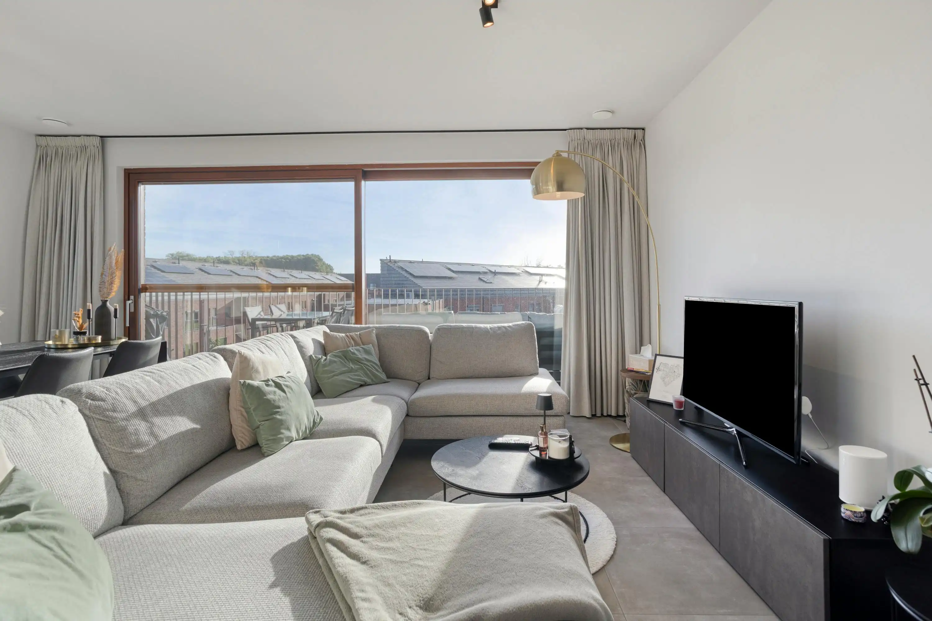 Recent appartement met 3 slaapkamers, terras en staanplaats foto 5