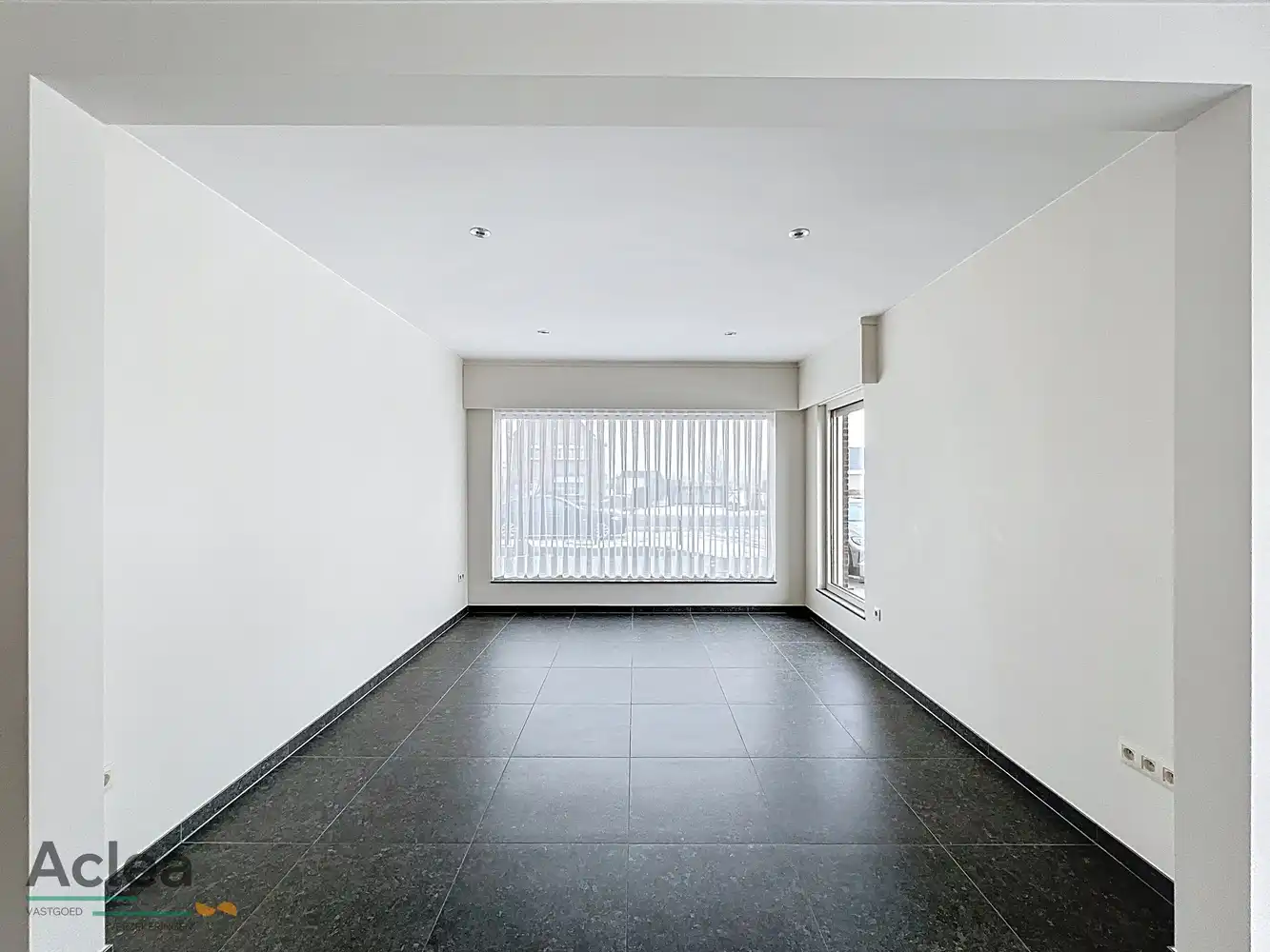 Comfortabele woning met ruime loods foto 7