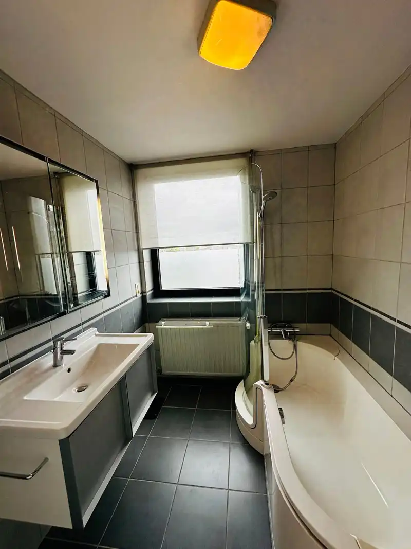 Authentiek 3 SLAAPKAMERappartement net buiten de Kleine Ring van Hasselt foto 19