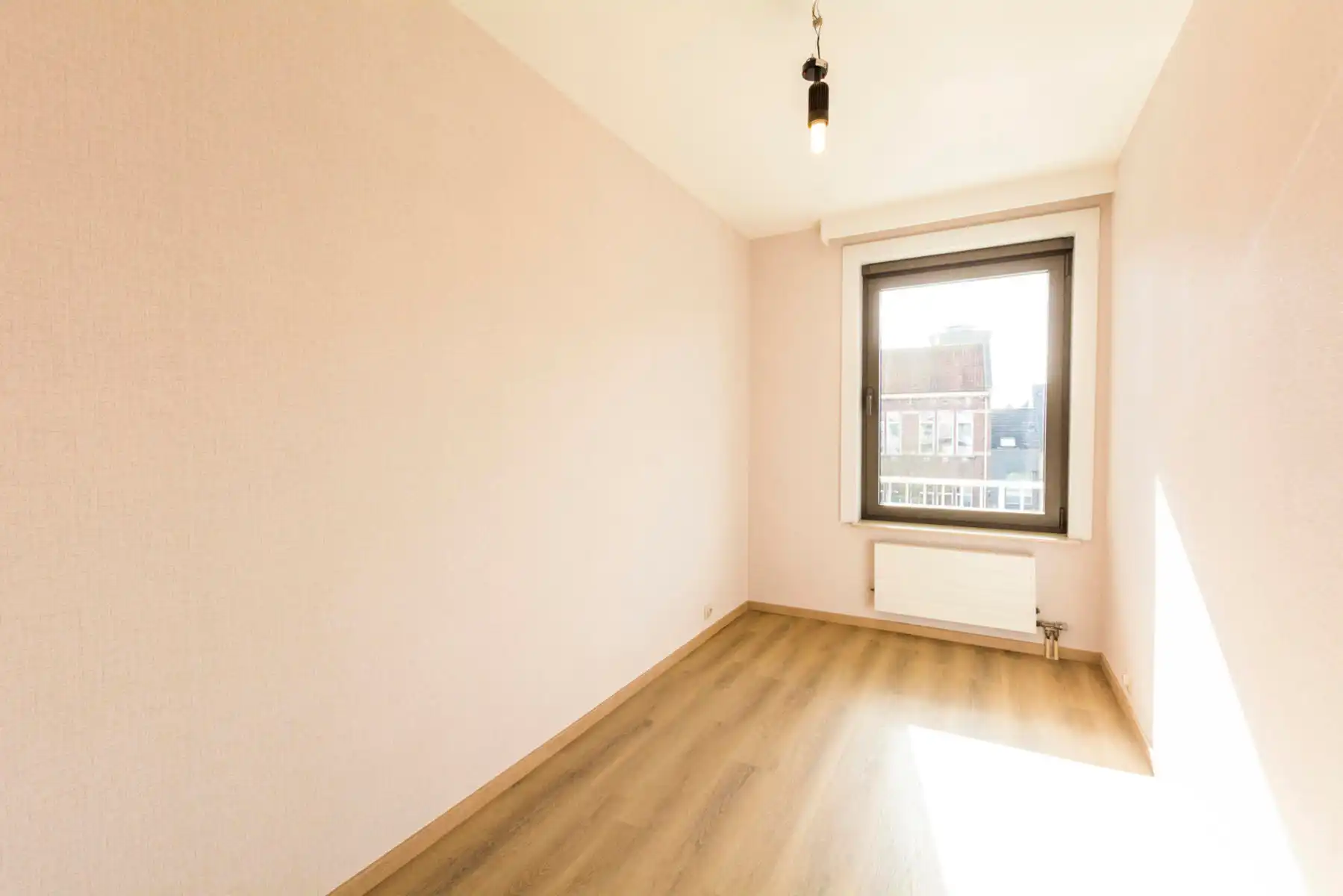 Een verzorgd appartement met ruime kelder, balkon en garage foto 7