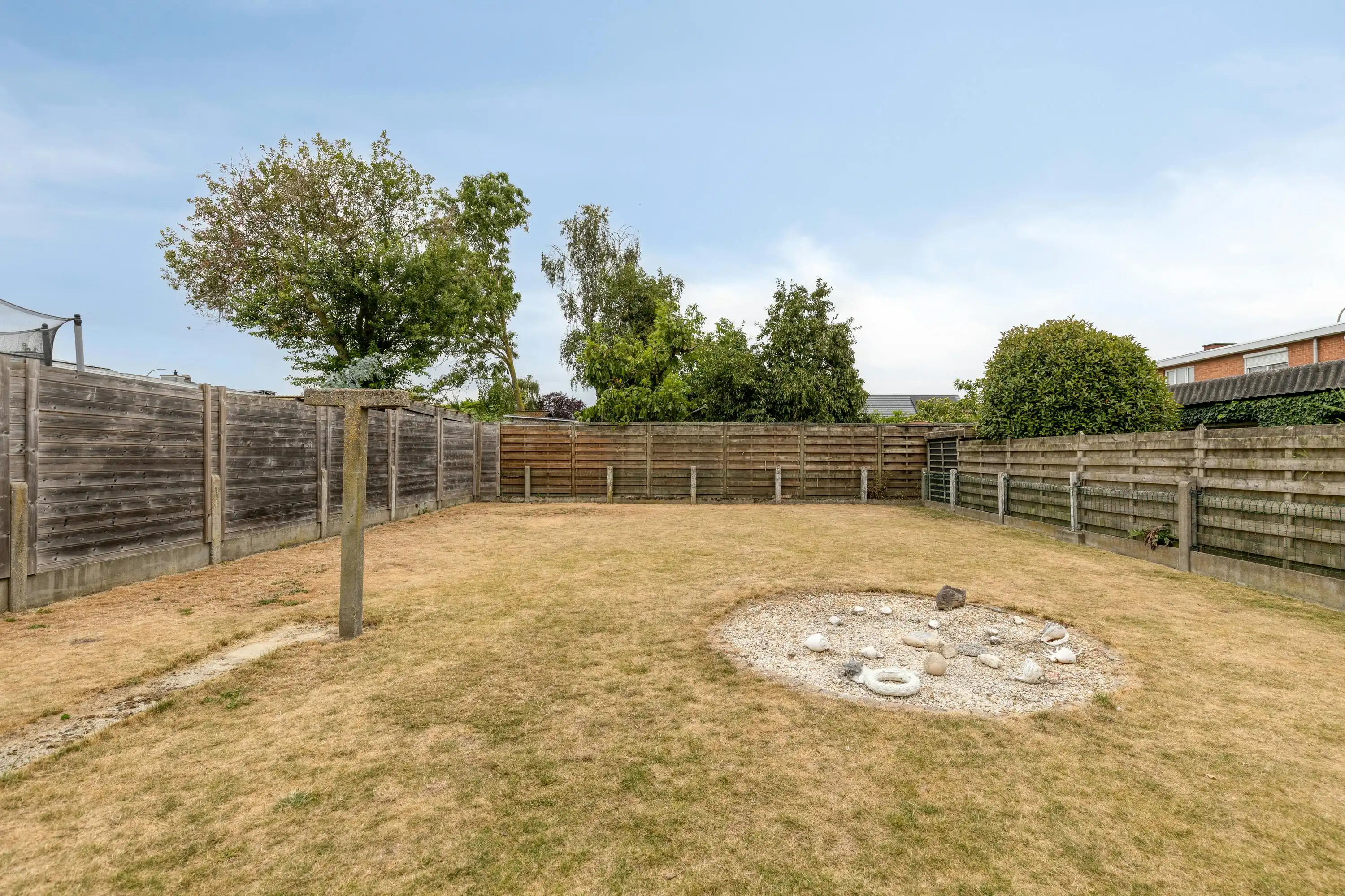 Ruime gezinswoning met zonnige tuin te koop in Roeselare foto 17