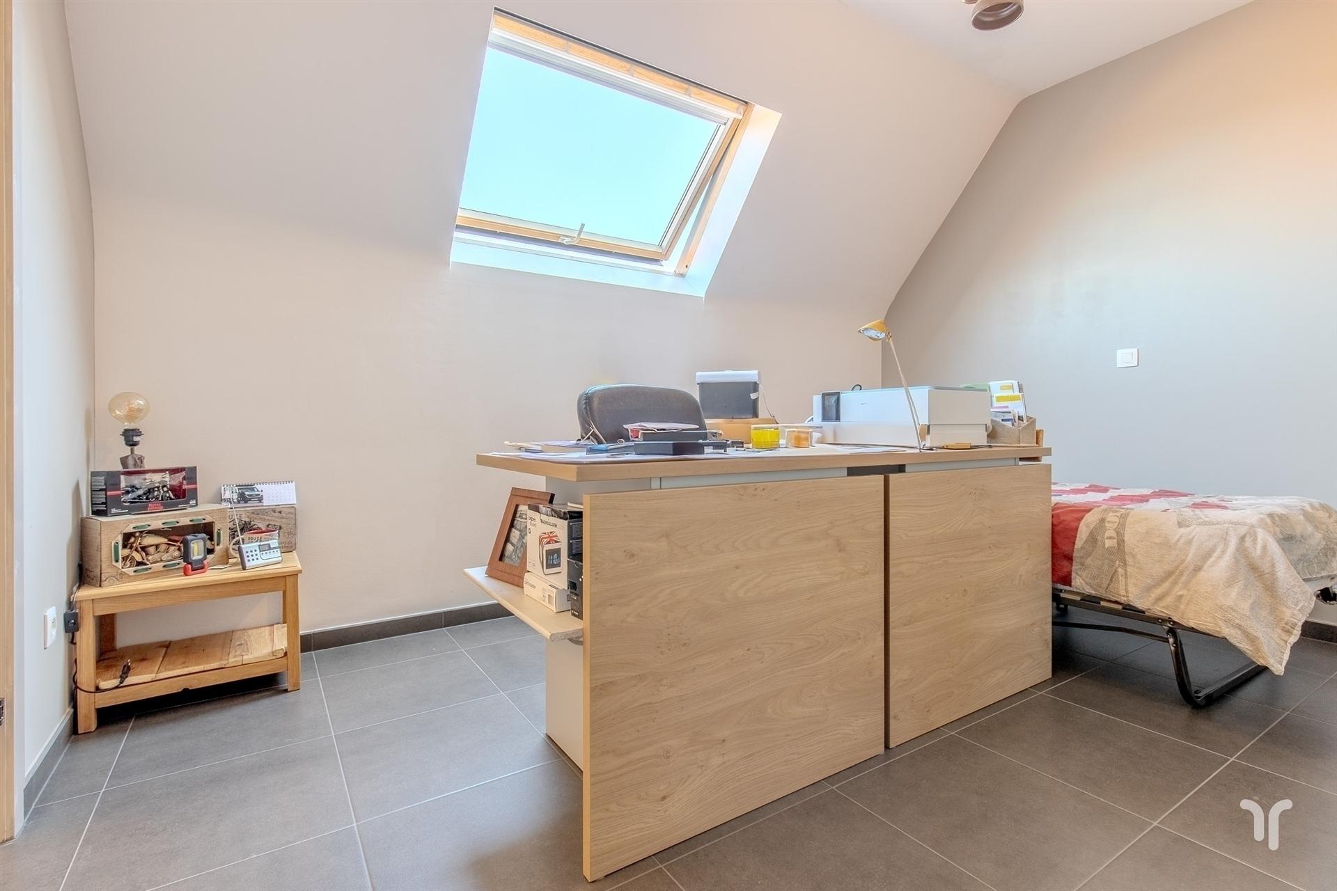 Ruim duplexappartement met 3 slaapkamers en 2 badkamers. foto 12