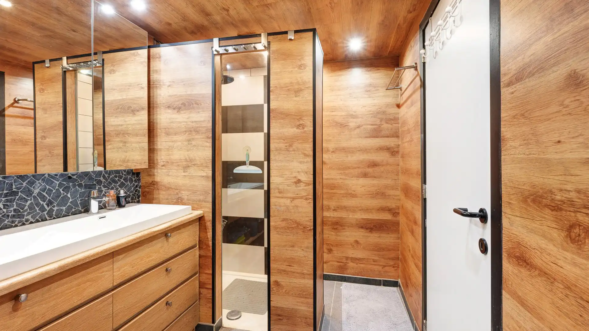 Leuke woning op slechts enkele passen van de Zeedijk foto 11