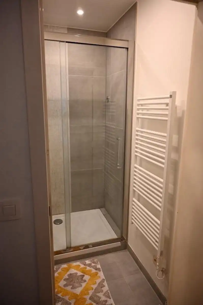 2 slaapkamer gemeubeld appartement met terras foto 12