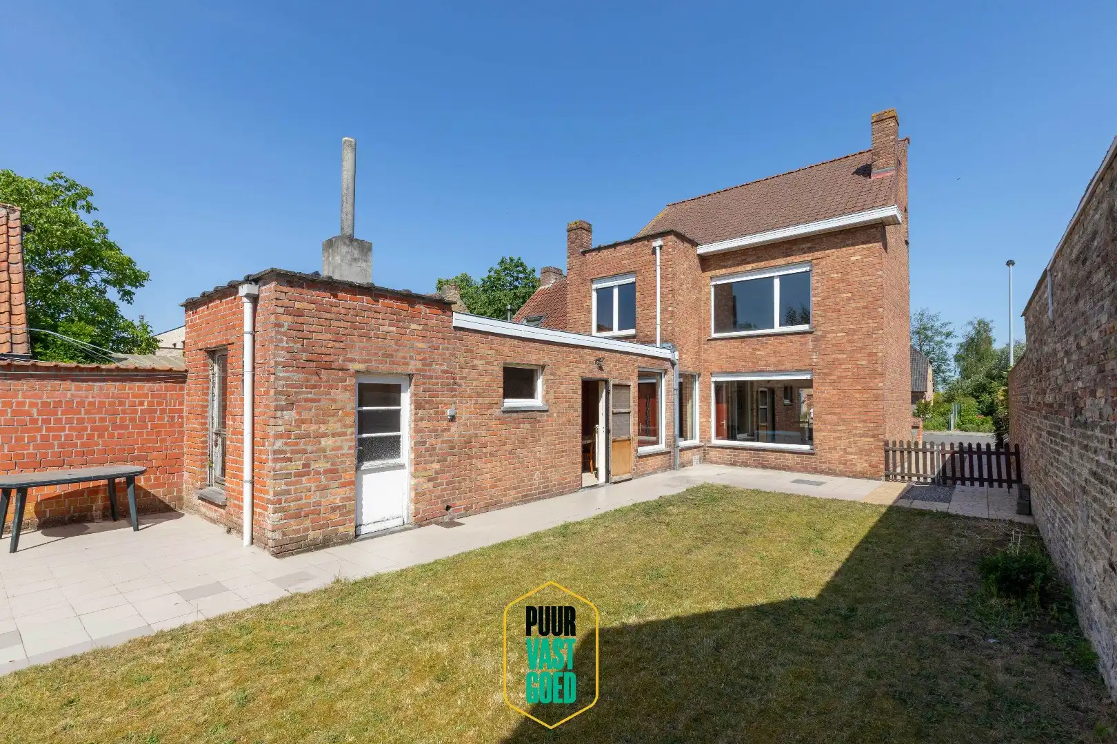 Degelijk halfopen woonhuis  met aparte boei en zuidgerichte tuin, op 534 m² grond foto 5