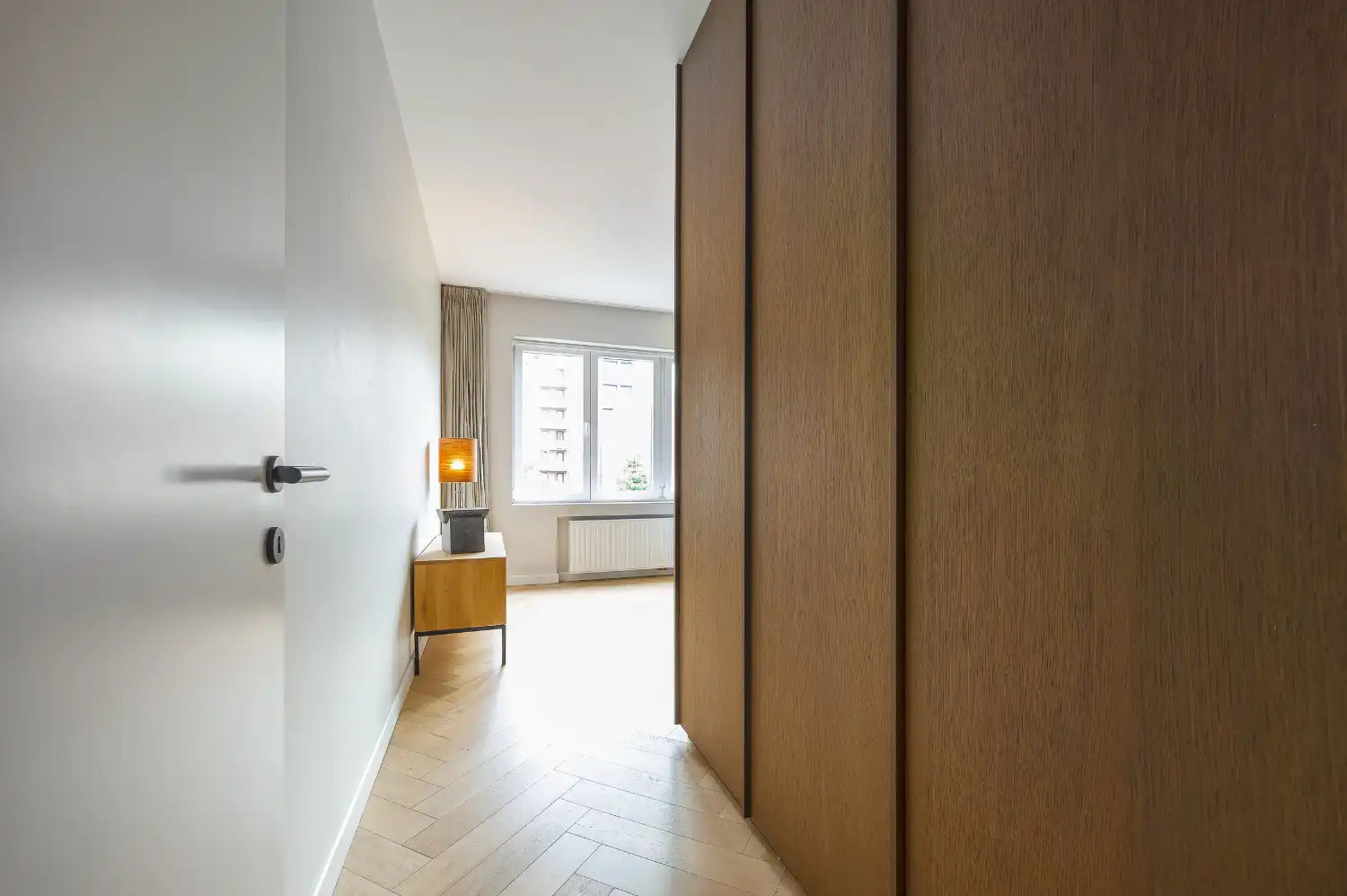 Gerenoveerd twee slaapkamer appartement met open zicht foto 18