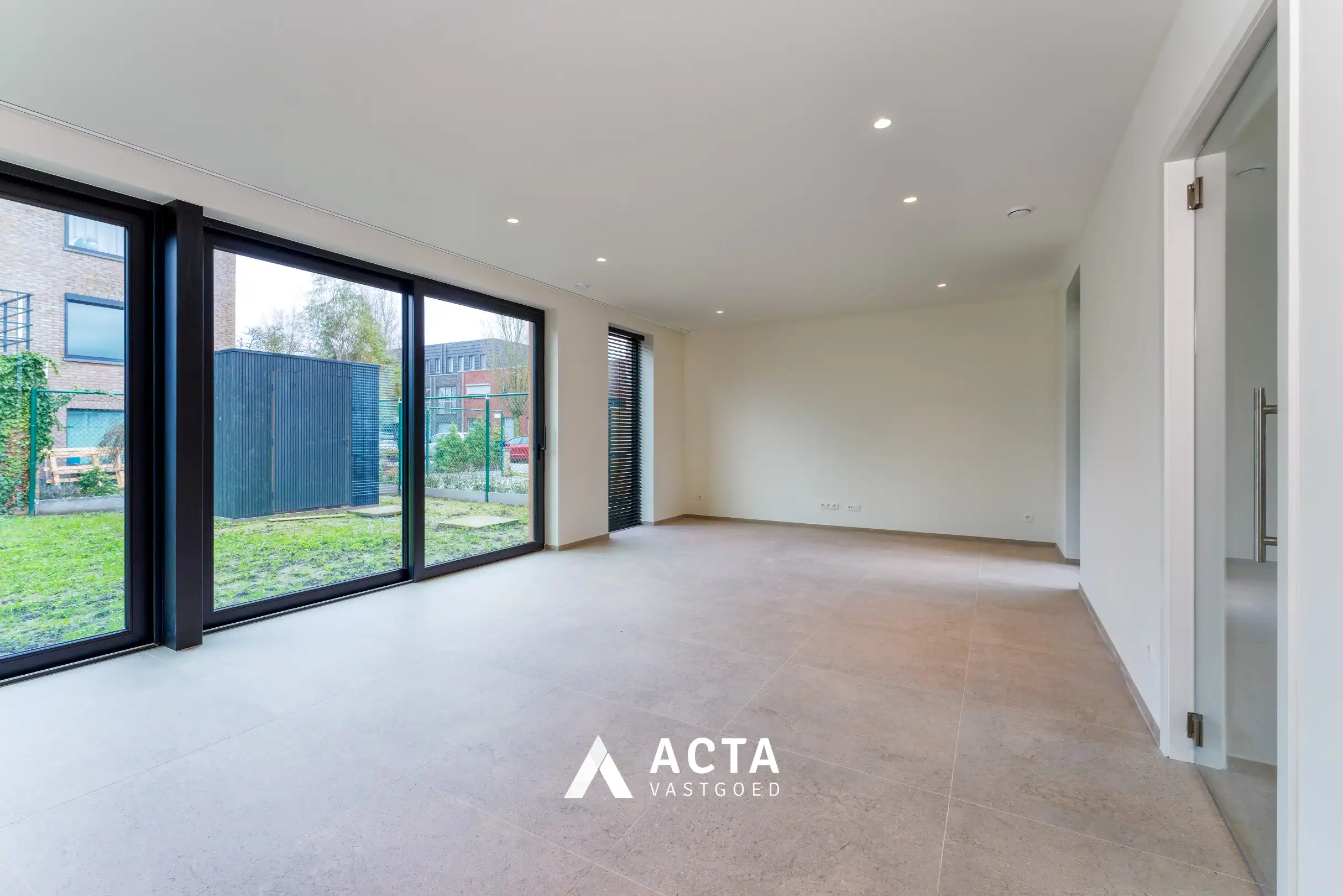 Nieuwbouwwoning met drie slaapkamers en tuin in hartje Mariakerke! foto 7