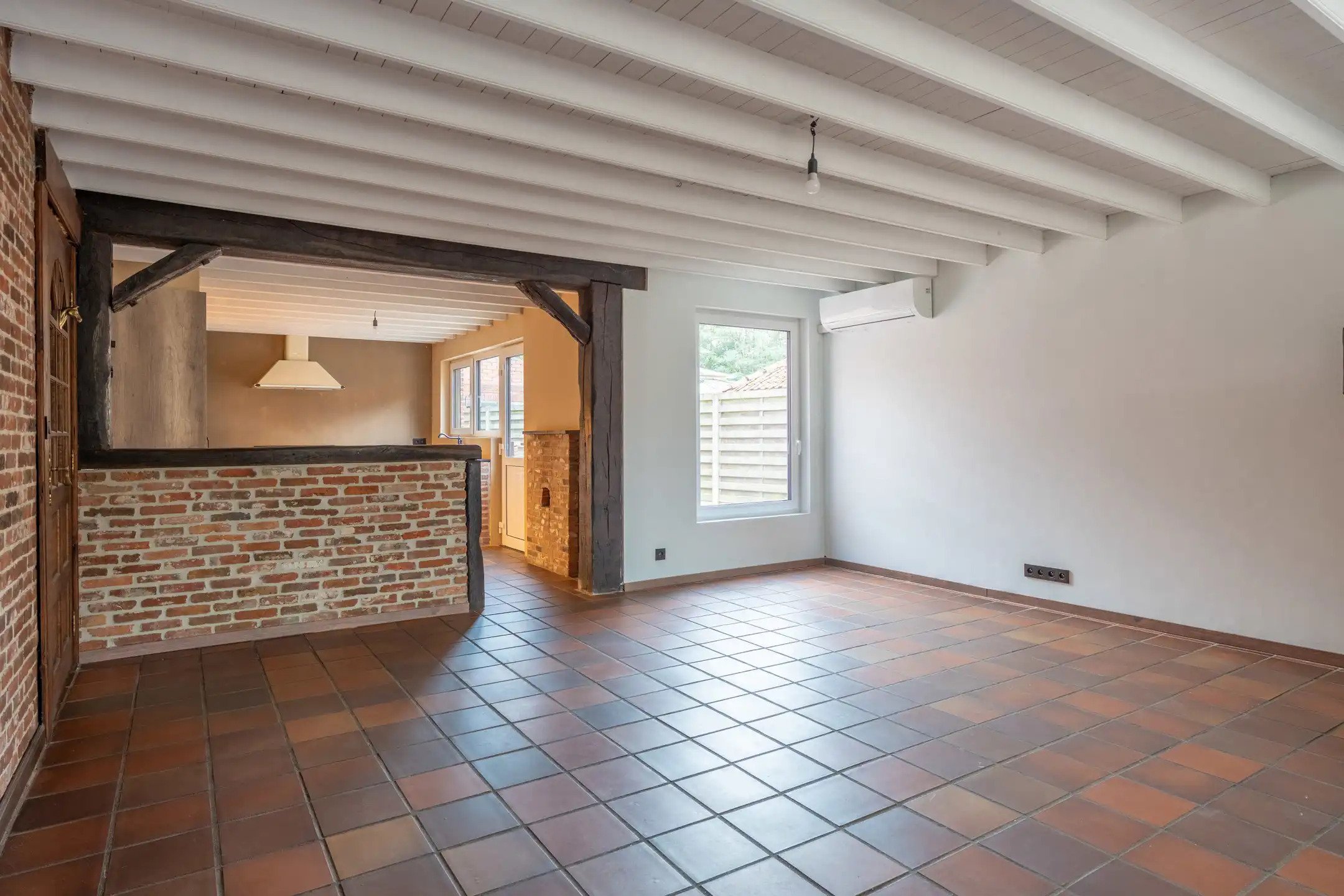 Ger. woning met 3 slpk en grote garage/werkplaats op 1.705 m² foto 4
