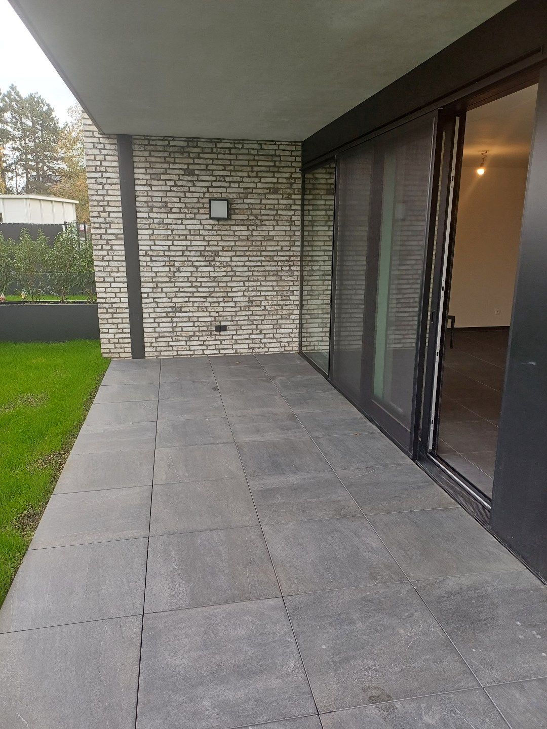 Instapklaar gelijkvloers appartement in Peer centrum met ruim terras + tuintje. foto 19