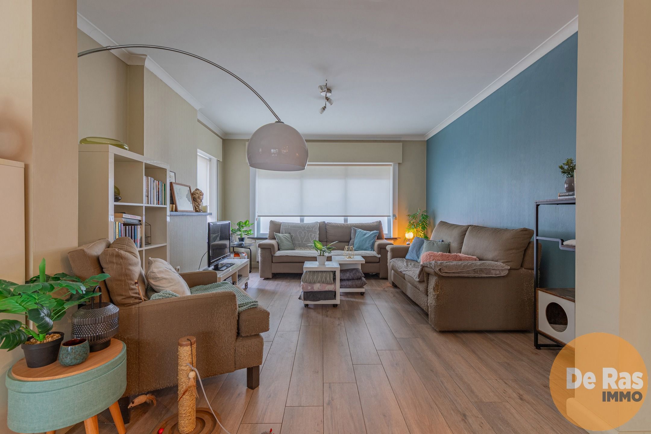 HILLEGEM - Stevige halfopen bebouwing op een rustige locatie foto 3